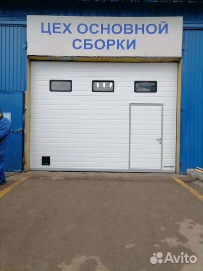 Промышленные секционные ворота DoorHan