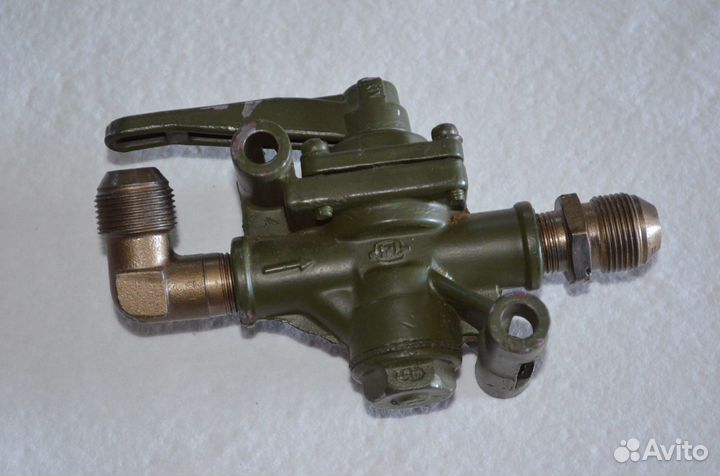 Кран разобщительный пневмотормозов 130-3520010