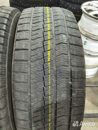 Bridgestone Blizzak VRX2 215/55 R17 94T