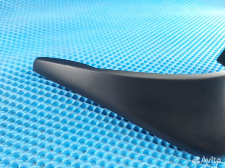 Брызговик задний левый Mazda3 2006г хетчбэк