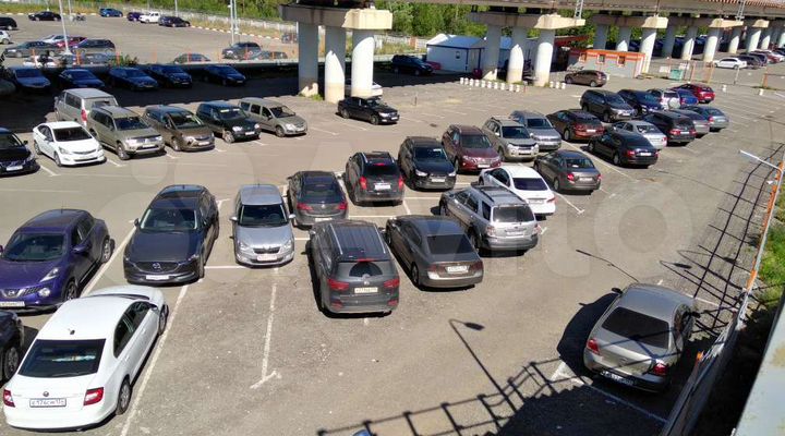 Машиноместо, > 30 м²