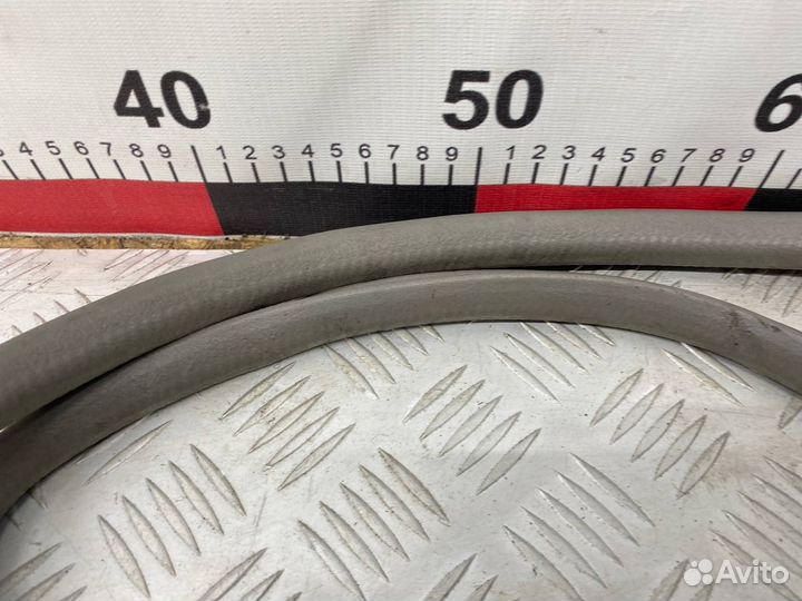 Б/У уплотнительная резинка дверного проема задний