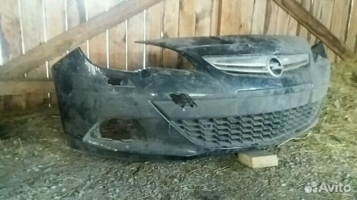 Передний бампер на Opel Astra