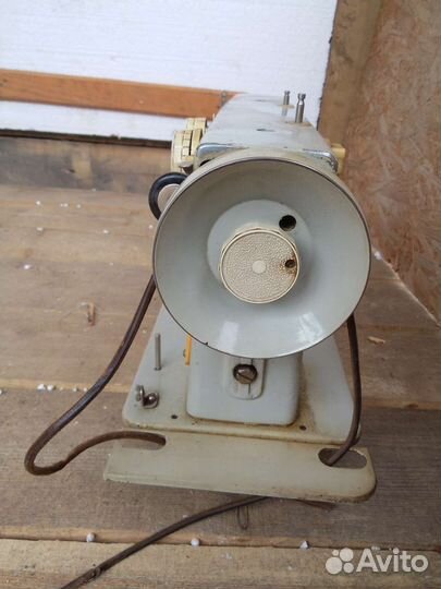 Швейная машина Чайка 3