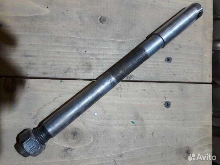 Ось переднего колеса с гайкой мотоцикла иж-пс 350