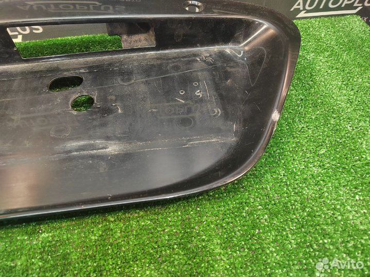 Накладка крышки багажника Mitsubishi Lancer 9 1.6