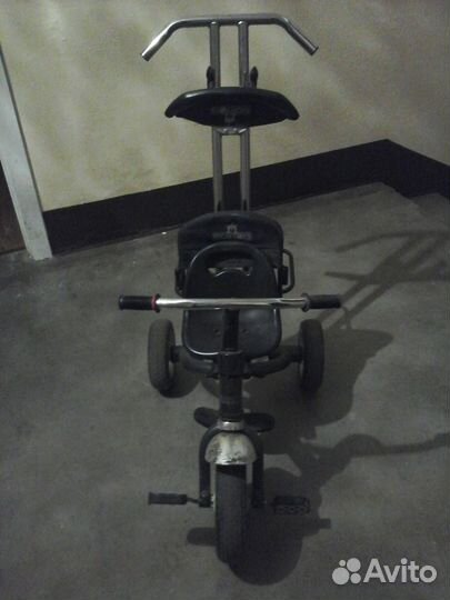 Детский трехколесный велосипед с ручкой