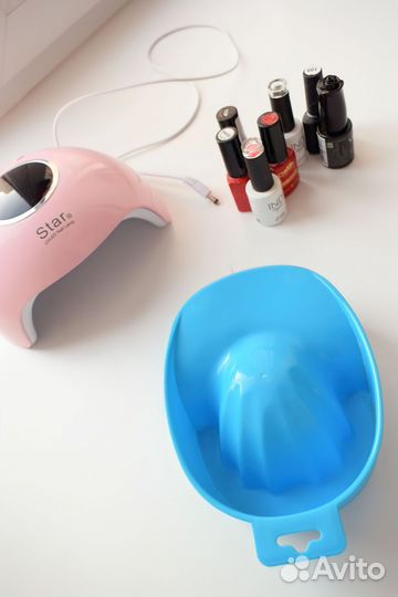 Лампа для маникюра и набор лаков в подарок