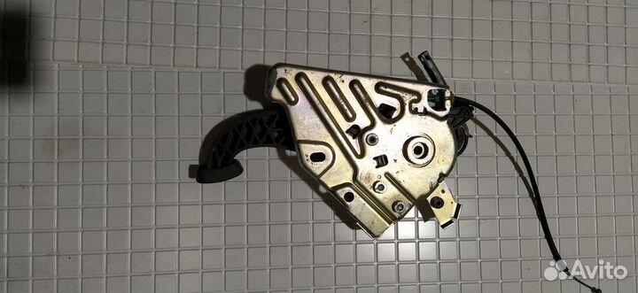 Педаль стояночного тормоза Mercedes W204