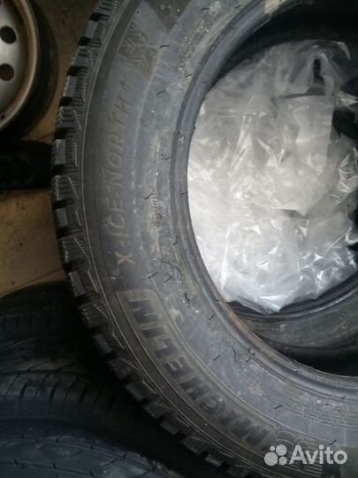 Michelin X-Ice North 4 215/65 R17