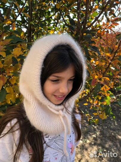 Красный вязаный капюшон из шерсти Ангора