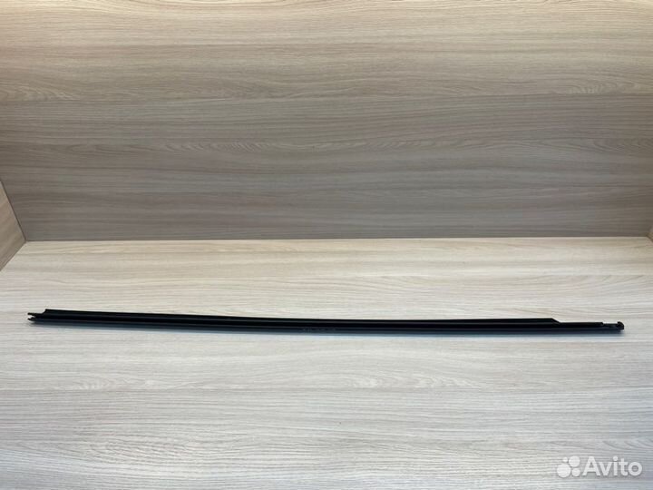 Уплотнитель стекла двери передний правый LADA