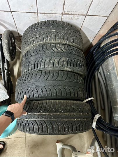 Bridgestone Ice Cruiser 7000 205/55 R16 T