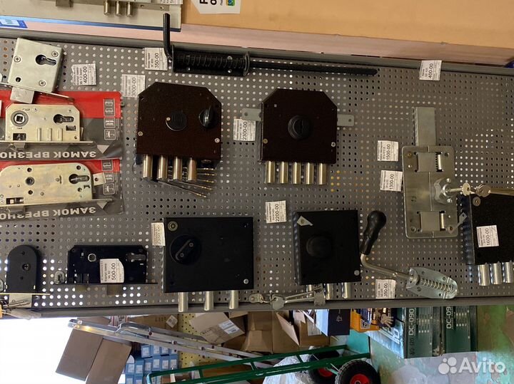 Замки дверные врезные,навесные,накладные, ручки