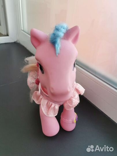 Пони Маруся в платье