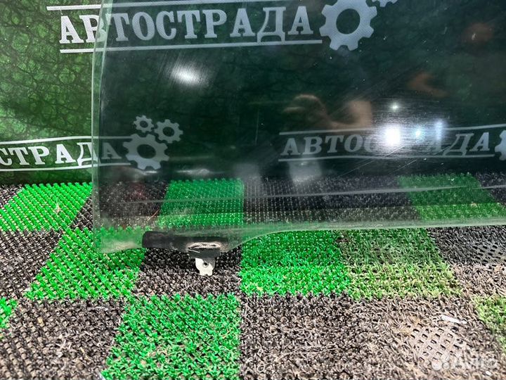 Стекло двери переднее левое Toyota Tundra Sequoia