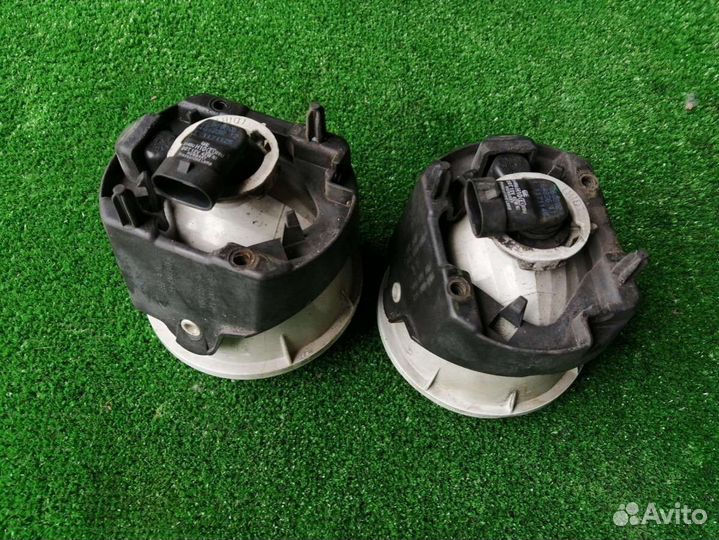 Фара противотуманная Jeep Commander