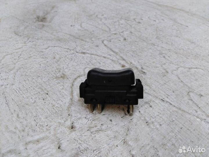 Кнопка стеклоподъемника A2028205210