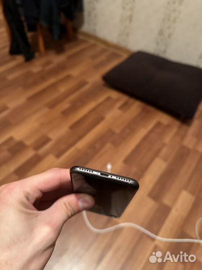 iPhone 8, 64 ГБ