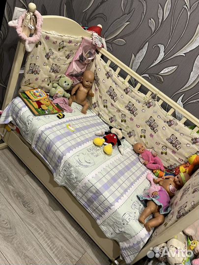 Детская кроватка с ящиком и матрасом