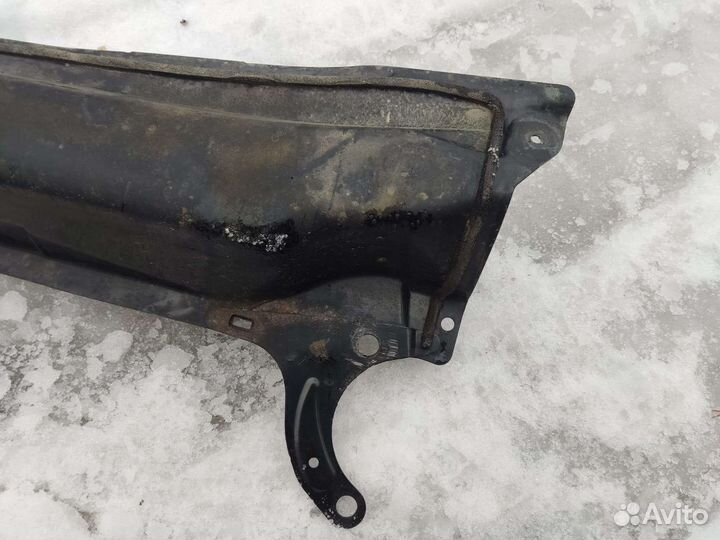 Водослив на Toyota Camry 40