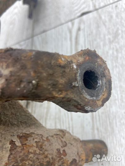 Кулак задний левый Kia Magentis MS G4JP 2002