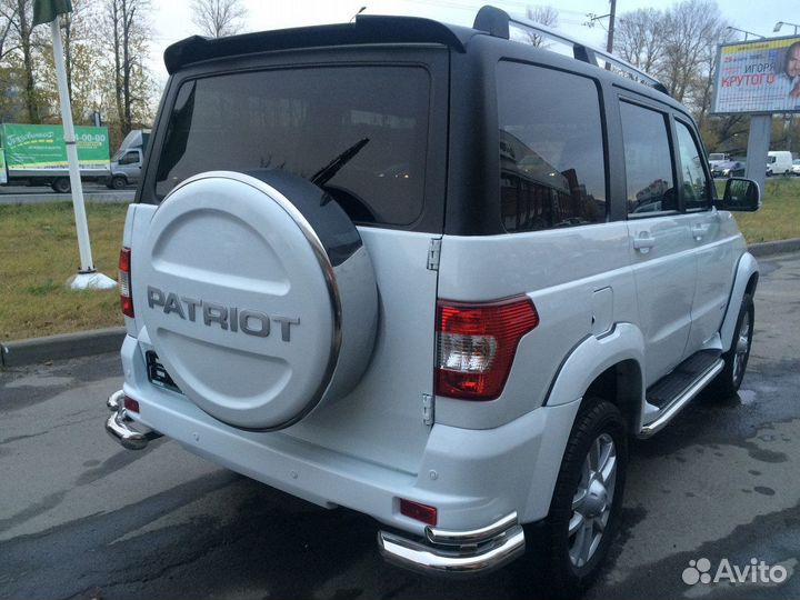 Спойлер крыши непродувной УАЗ Патриот. Под окрас