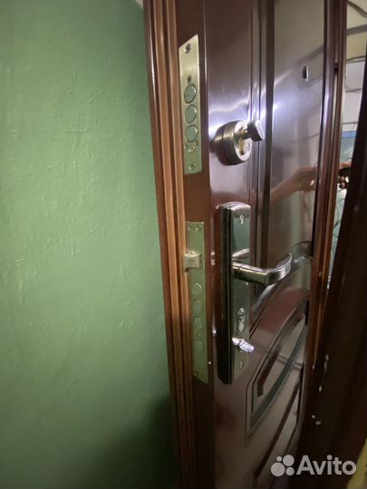 Дверь входная металлическая левая бу