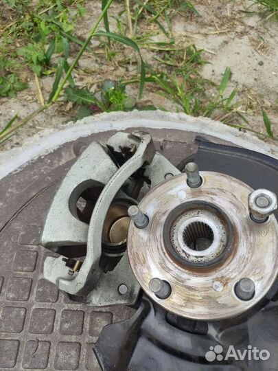 Передняя левая ступица в сборе с ссупортом