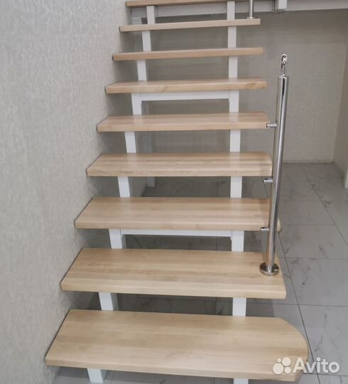 Лестница на металлическом каркасе