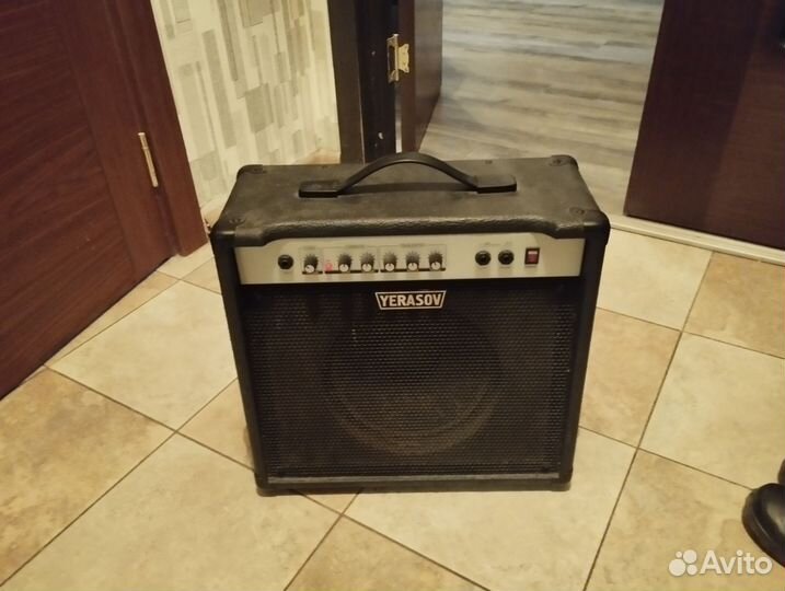 Гитарный комбоусилитель