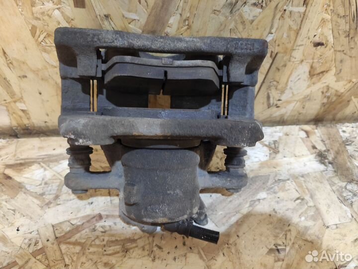 Суппорт передний левый Nissan Note