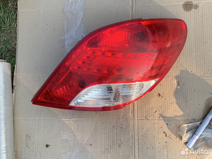 Фонарь задний правый peugeot 207 рест