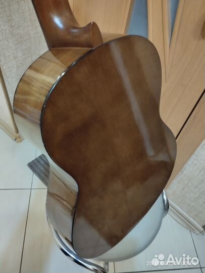 Классическая Yamaha C-40 С чехлом и каподастром