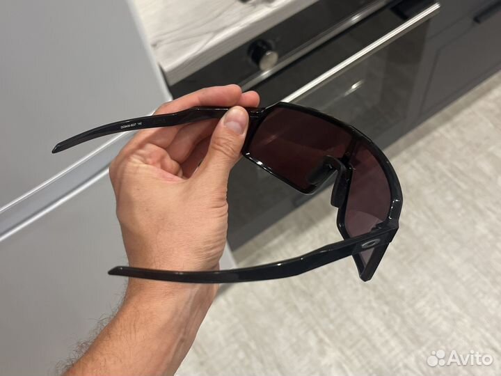 Очки oakley sutro