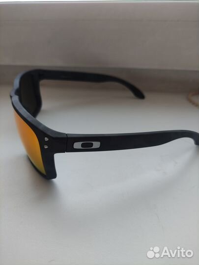 Солнцезащитные очки oakley