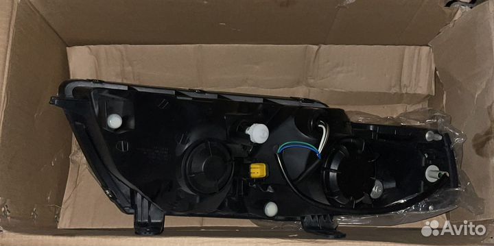 Фара передняя левая Nissan Almera Classic