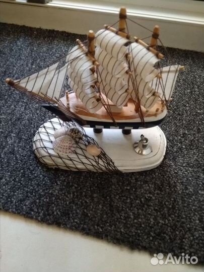 Караблик с парусами