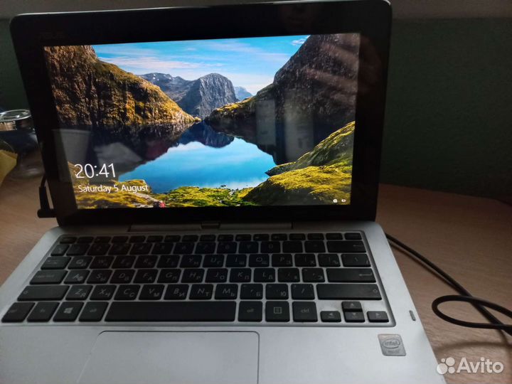 Планшет Asus ZenPad 10 с докстанцией