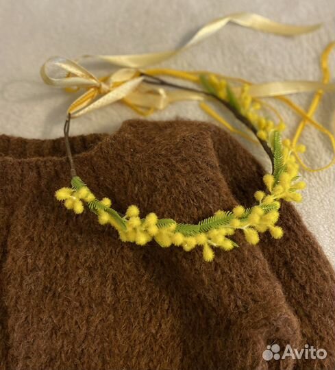 Венок на голову из мимозы