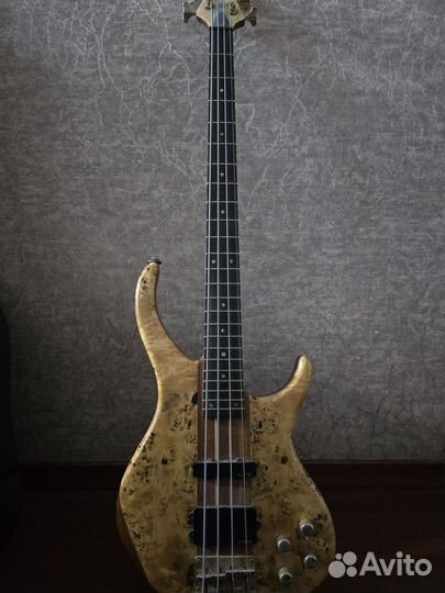 Бас-гитара Vintage V1004DX + усилитель Hiwatt