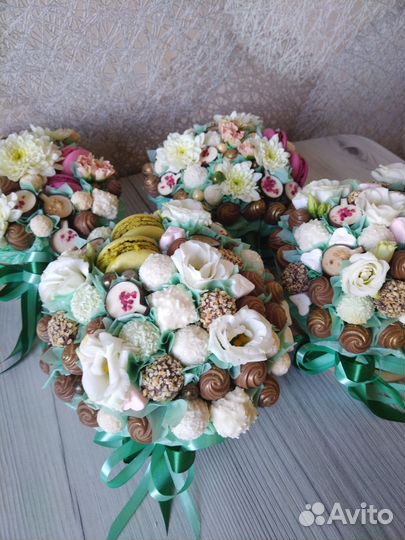Сладкие букеты из конфет