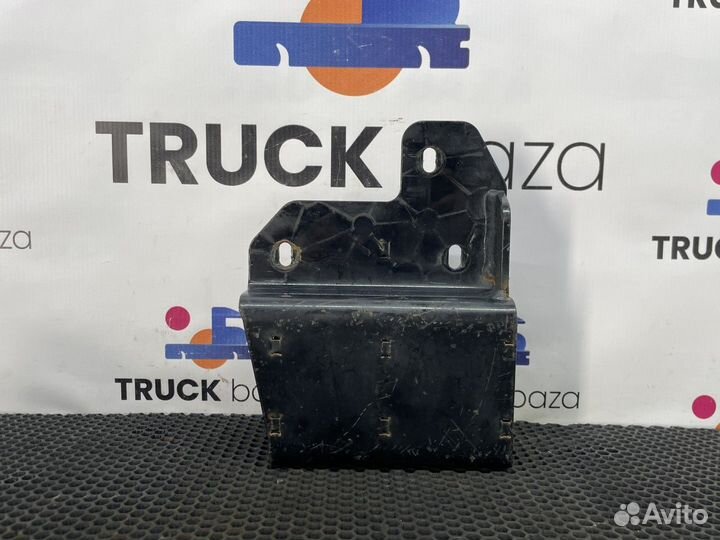 81416145000 Кронштейн усилителя бампера правый