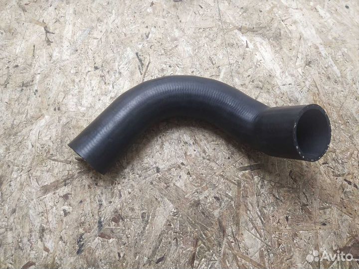 Патрубок интеркулера верхний Вольво XC90 XC70 S60