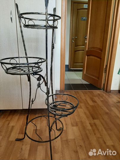 Подставка для цветов кованая