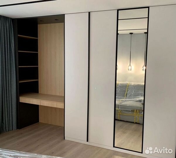 Рабочая зона у окна по индивидуальным размерам