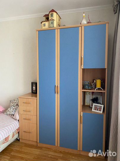 Письменный стол в детскую комнату