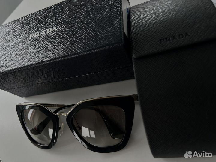 Солнцезащитные очки prada