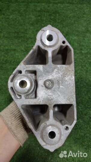 Опора (подушка) двигателя задняя Nissan Qashqai J