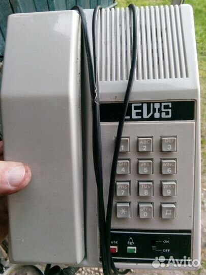 Телефон levis